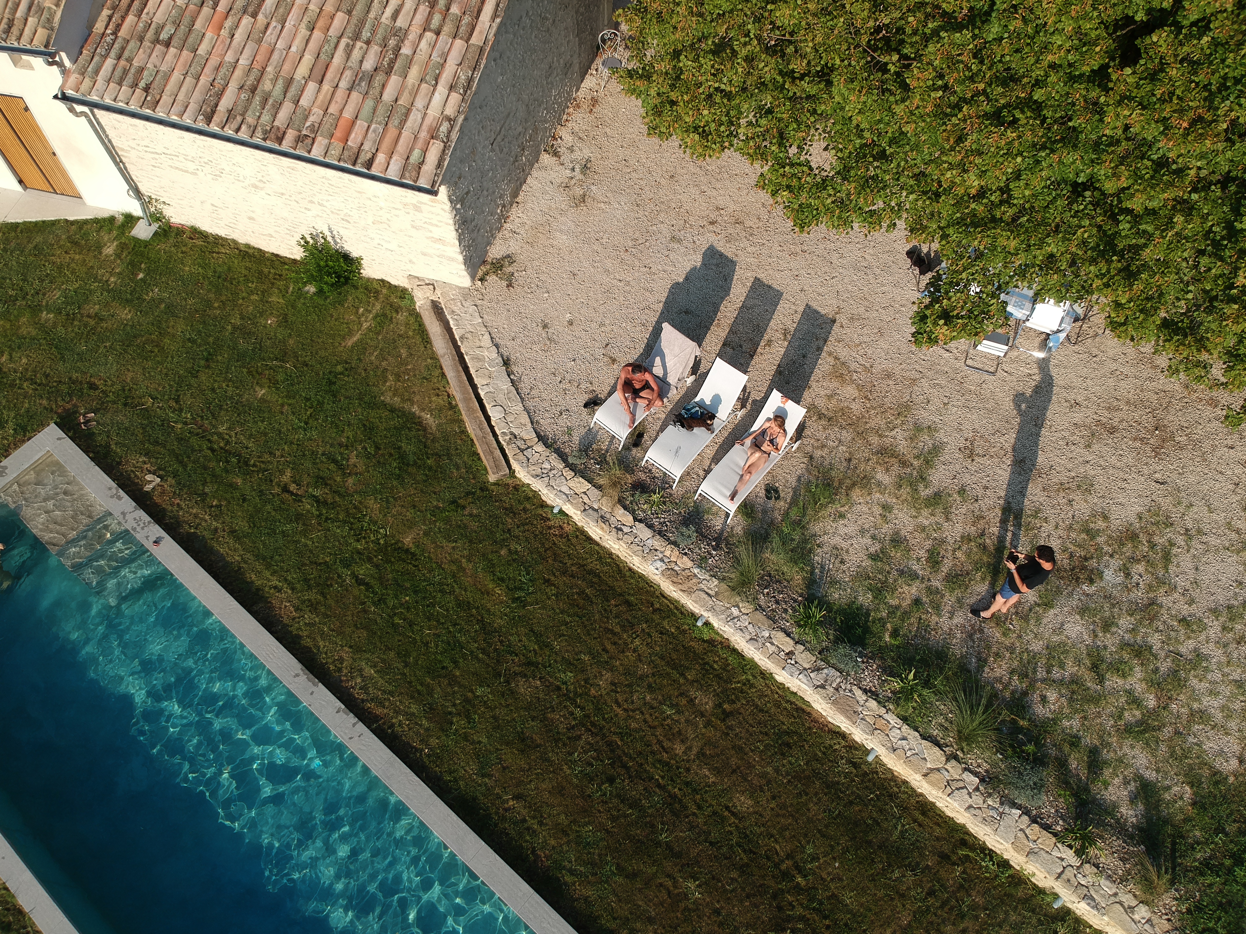 Le Mas le Bel Ami dans son environnement provençal